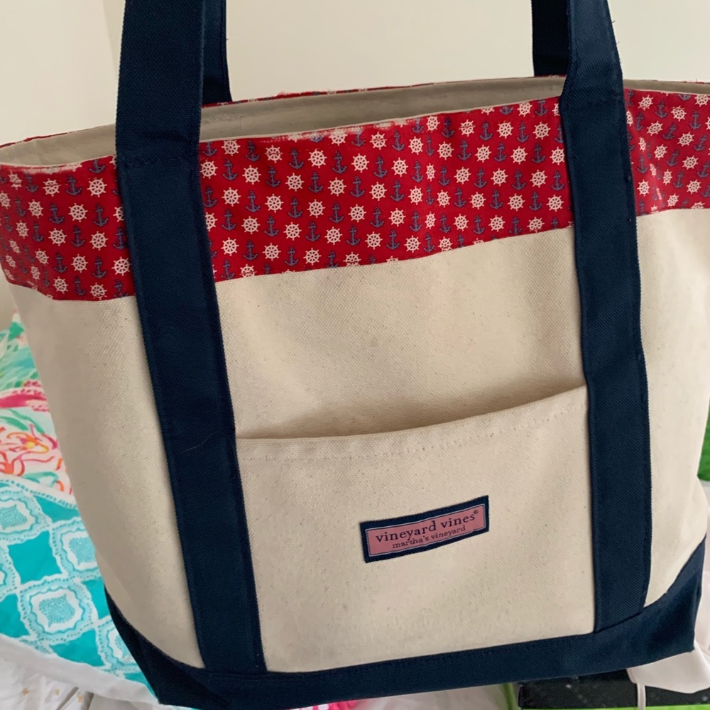 Vineyard vines tote bag with anchors!